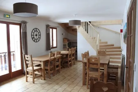 Lovely 23-person chalet, view of Mont-Blanc, hiking, biking, horseback riding