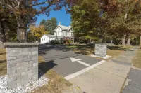 Charming Inn Steps away from Downtown Warwick only an Hour away from NYC