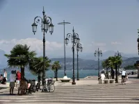 Prestigious and comfortable apartment with swimming pool in Lazise for relaxing vacations