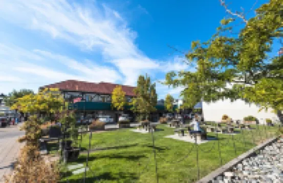 2 Bedroom suite with hot tub! Minutes to local attractions, trails and dining