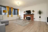 Cosy Spacious one bedroom Apartment *Long stays welcome*