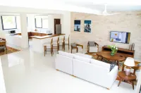 ZANA DIANI VILLAS. LUXURIOUS 2 BEDROOM VILLA 10 MIN FROM THE BEACH Отели в г. Мсамбуэни