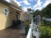 NO. 2 Porters Court, 4 mins away from the beautiful sandy beaches. Hotels in Porters