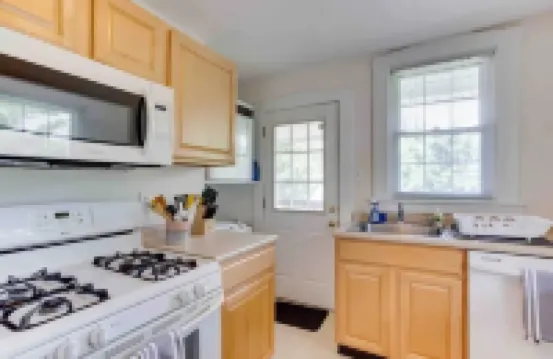 Peaceful Spacious 1BR w Sunroom! - mins to metro