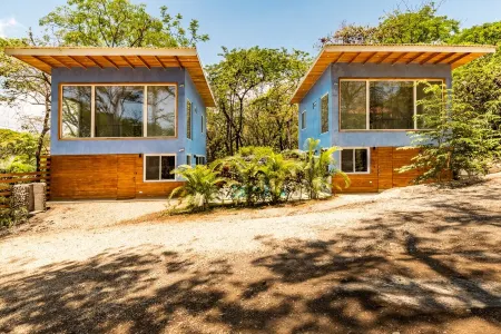 Nosara Blue: Casa Potrero, BBQ and walk to beach!