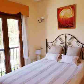 Luxurious apartment right in the golf course with a view of the countryside Rooms