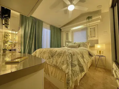 Swan Lake House and Hot Spring Mineral Pools 데세르 퀸 마인 트레일헤드 주변 호텔