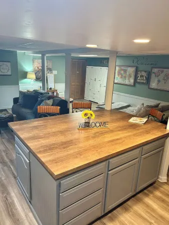 Private Lower Apt & Short Term Stay-Dog Friendly!!