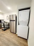 Experience the Difference Best Cozy Studio in Town! Parking/Washer/Dryer onsite.