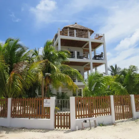 Royal Palm @ Palm Life Belize: Upscale condo overlooking the Caribbean Sea! Отели рядом с достопримечательностью «Остров Кей Колкер»