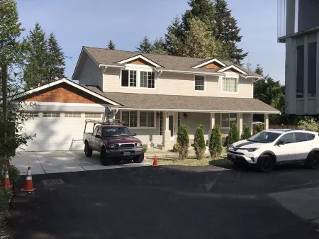 New cozy 5BR vacation home with AC near Airport & downtown Seattle