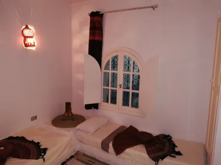 Typical house (mouth) with swimming pool not overlooked Отели в г. Хумт-Сук