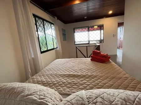 Stunning one bed/bath unit. Breathtaking ocean/jungle views with infinity pool! Отели рядом с достопримечательностью «Manuel Antonio»