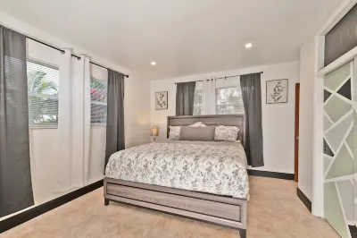 Luxurious 5bed and 3bath Hotels near Walmart Supercenter