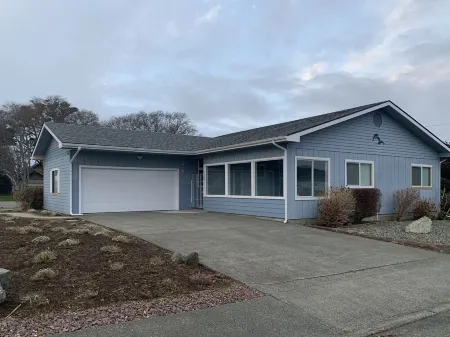 Steps to the ocean!!