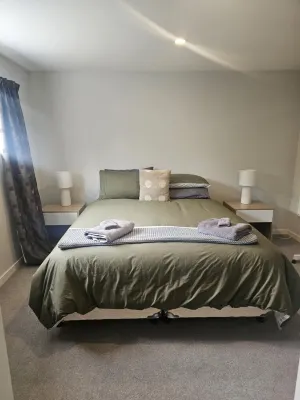 Studio Apartment 100 meters from lake and walking track