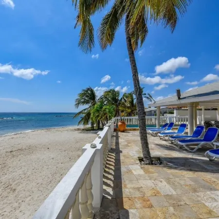 Directly on the Beach - Beachfront - Facing beach swimming pool - 5 bdrm