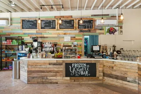 Our Walk in Paradise Level at Sapphire Village, East End Отели в г. Сент-Томас