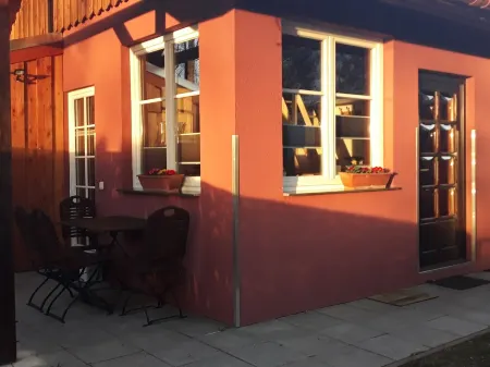 Sunny holiday home with a cozy sleeping loft, idyllically located in the garden.