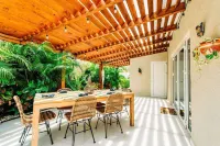 Peaceful Palm Beach Villa - For Families & Friends