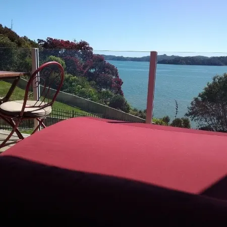 Absolute beachfront "Waimiro" Paihia