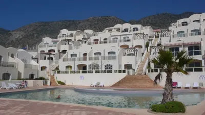 OCEANFRONT, BEAUTIFUL CONDO/w POOL&BEACH Hotels in 