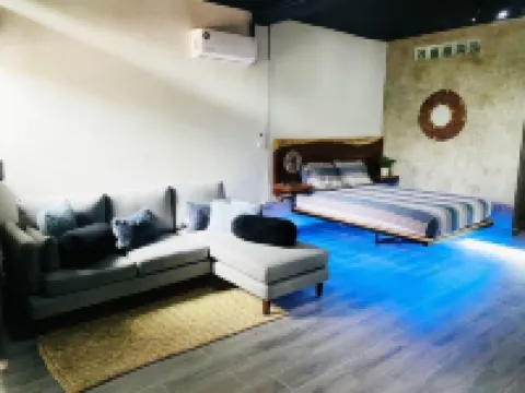 Cozy chic studio near the beach!