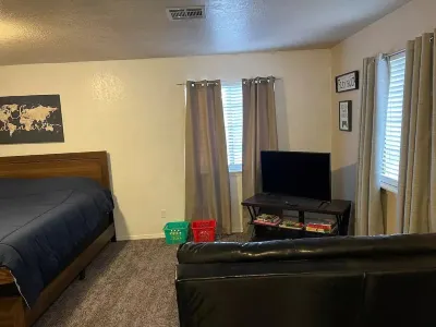 NM Home Sweet Home Away From Home With 2 Masters Hotel in zona Noshirwani Kairasp C MD