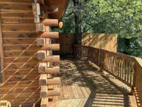 Beautiful Log Cabin w/loft. 1/2 mile to Red's Landing Boat Launch! A+ fishing.