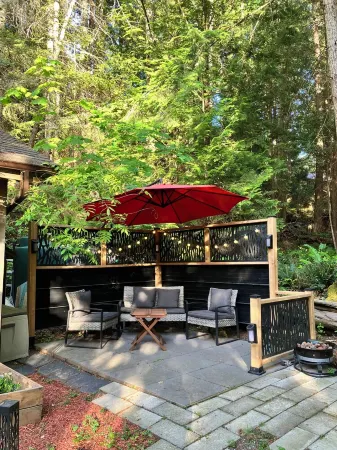 The Hobbit on Canopy Ridge Gabriola Отели в г. Нанаймо