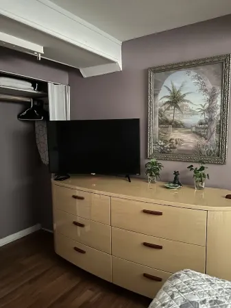 Spacious & Cozy 1st Floor & Basement Apartment 15 min from NYC!