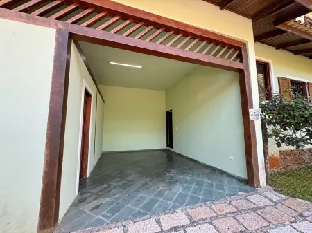 House with pool and sea view in upmarket neighborhood for up to 10 people with WIFI.