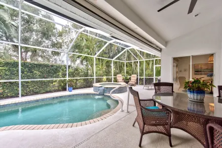 Paradise found, Peaceful Lely Resort Home! Players club access available.