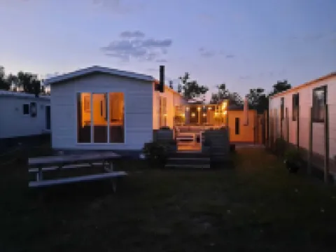 Beautiful and comfortably furnished chalet 400 meters from the beach of Petten.