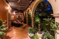 300 year old colonial mansion one block from the town square