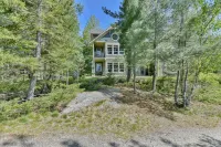 Enchanting condo overlooking Lac du Mont-Tremblant CITQ # 311589 โรงแรมใน