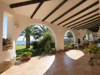 Villa Mary in Pula: exclusive location with private access to the beach Hotels in Perd'e Sali