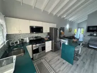 2Bd Apartment on Main Rd - Ernie’s Place 2N Hotels in Cedar Grove