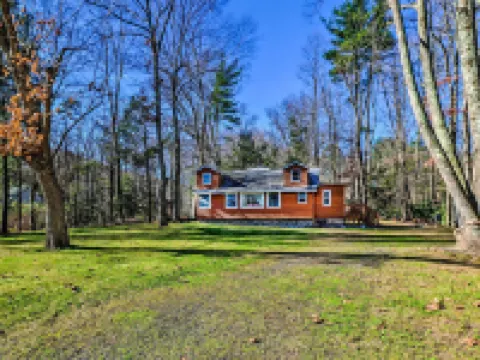 Cozy Tannersville Gem - Ski, Hike, Explore! Hotels in Pocono