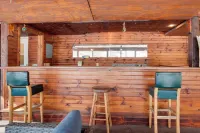 Snowmobile & Enjoy Eagle River! Southside Lodge