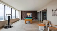 22nd FL Bold CozySuites with Pool, Gym