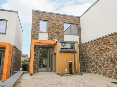 Villa 80 Hotels near Barbara Hepworth Museum and Sculpture Garden