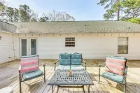 Peaceful 3Br Home | Private Deck | Near Downtown - Wifi
