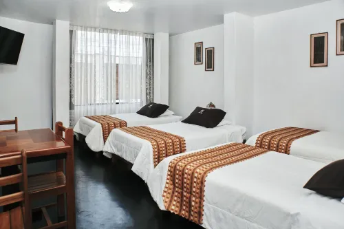 Bris Hotel - ที่มีสระว่ายน้ำ