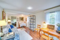 Hike, Sip and Explore Charming Waterford Cottage! Hotels in Waterford