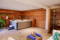 Logis Hôtel la Bastide des Monges - Kylpylä