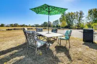 1/2-mi to Lake: Cabin on 43 Acres in Shell Knob! - Homestays