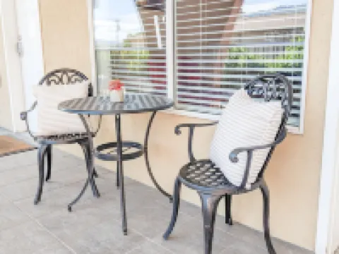 Desert Surfside Waterfront Accommodations Hotels in Osoyoos