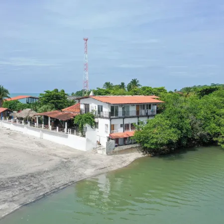 Bay View Hotel Отели в г. Сан Карлос