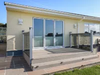Greenside Studio - 2-Star